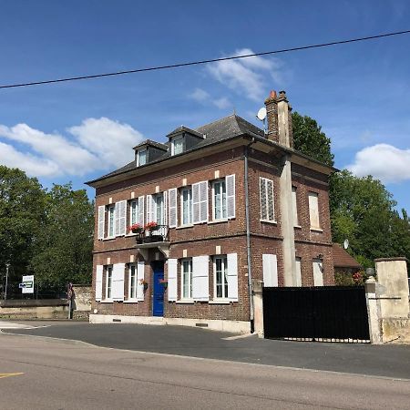 Maison Quatre Freres Louviers Exterior foto