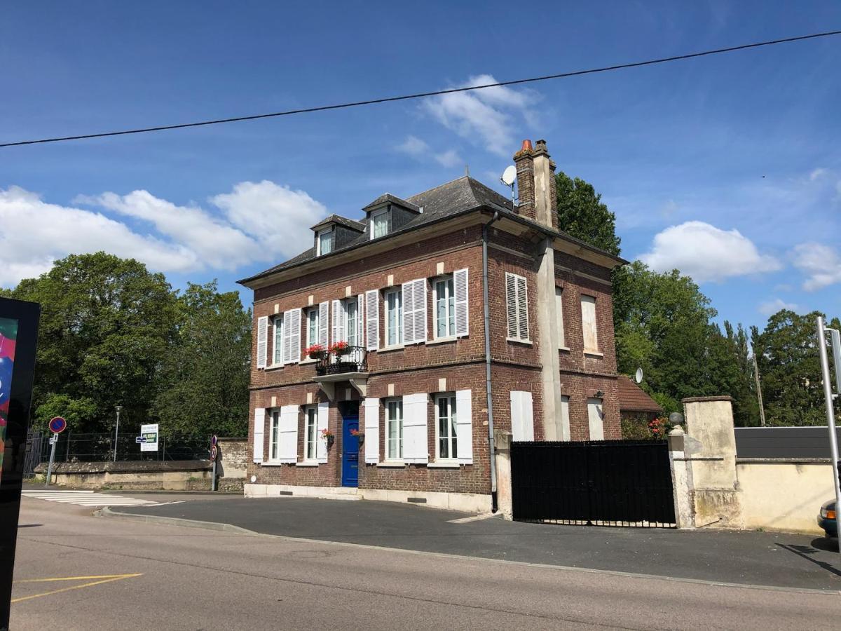 Maison Quatre Freres Louviers Exterior foto